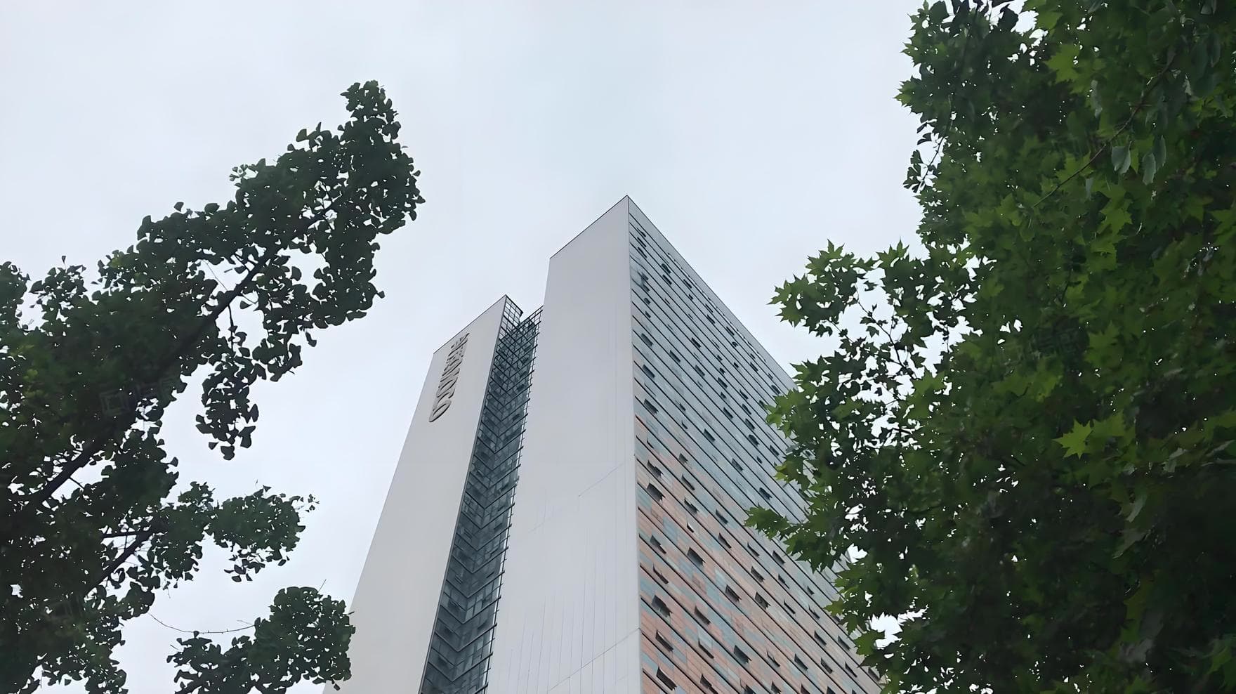 龙湖水晶国际